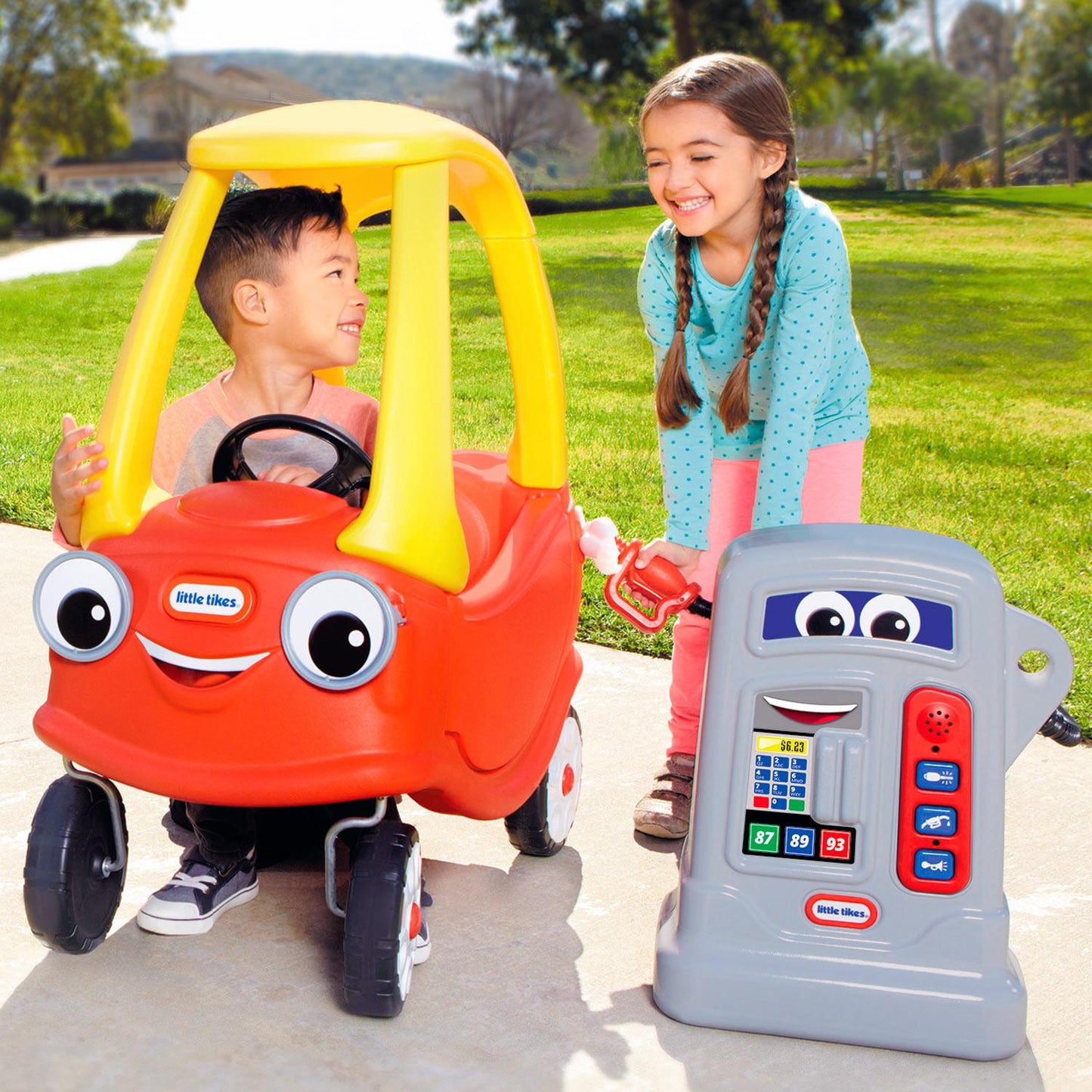Cozy Coupe Classic Ride-On Car - Working Door & Horn / Little Tikes Everyday