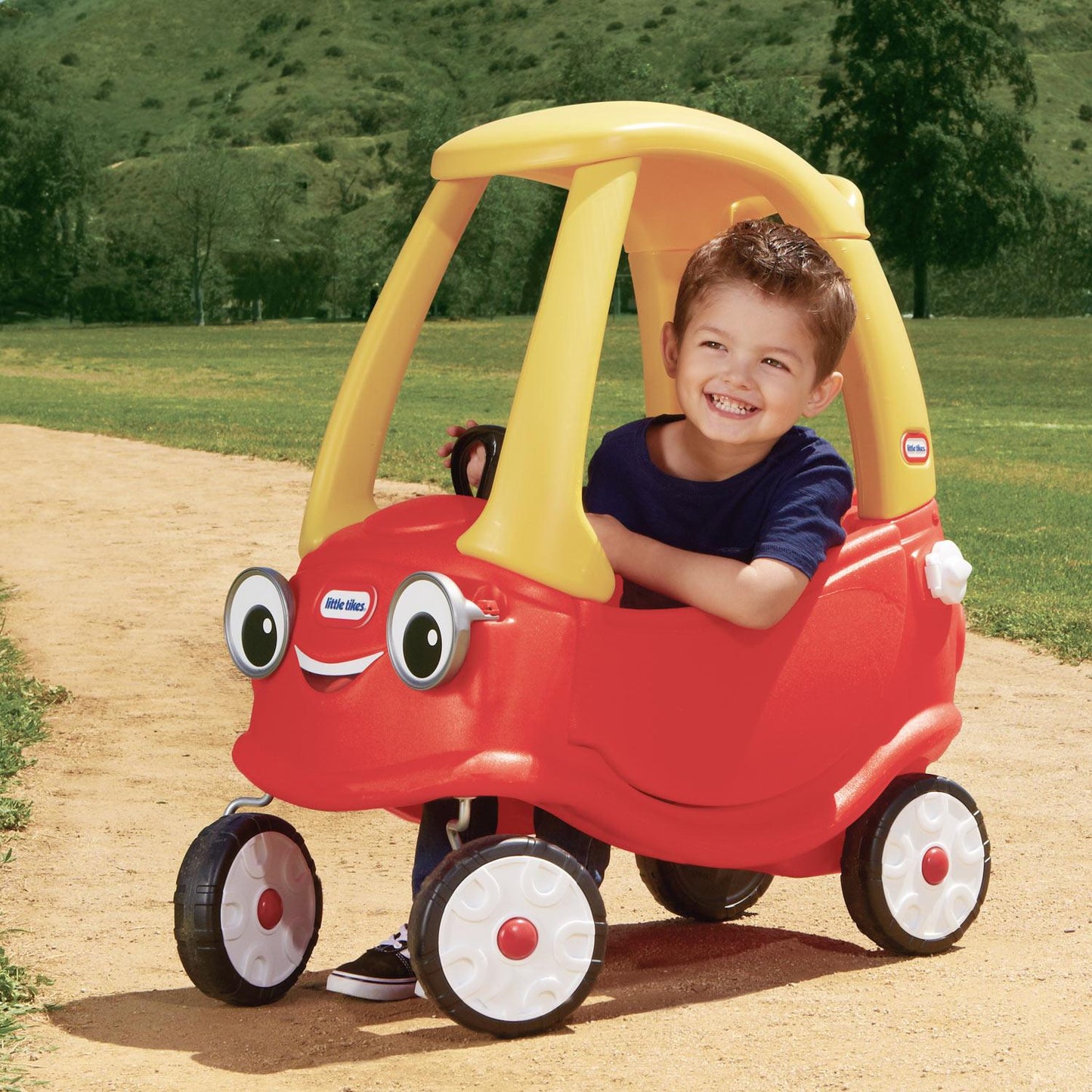 Cozy Coupe Classic Ride-On Car - Working Door & Horn / Little Tikes Everyday