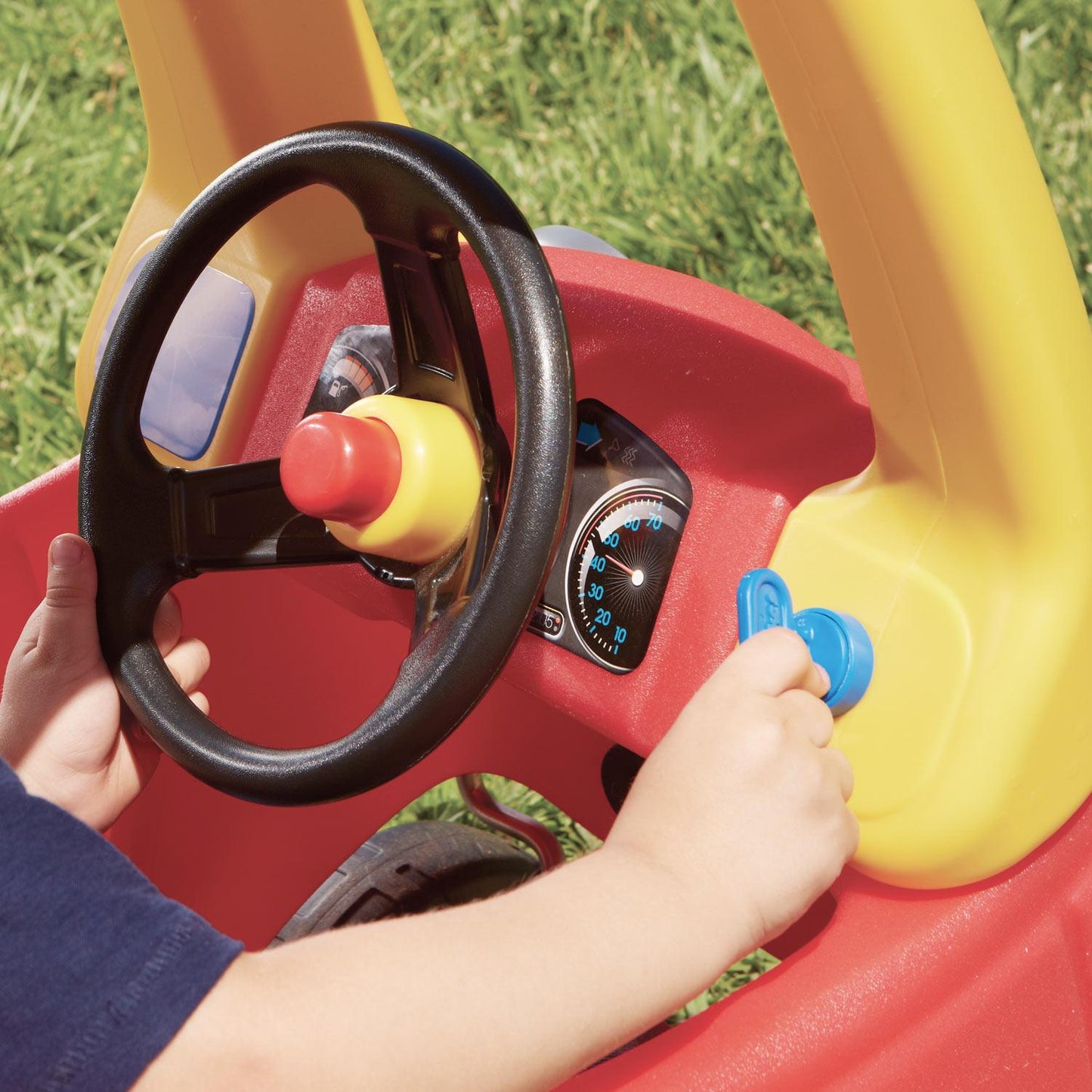 Cozy Coupe Classic Ride-On Car - Working Door & Horn / Little Tikes Everyday