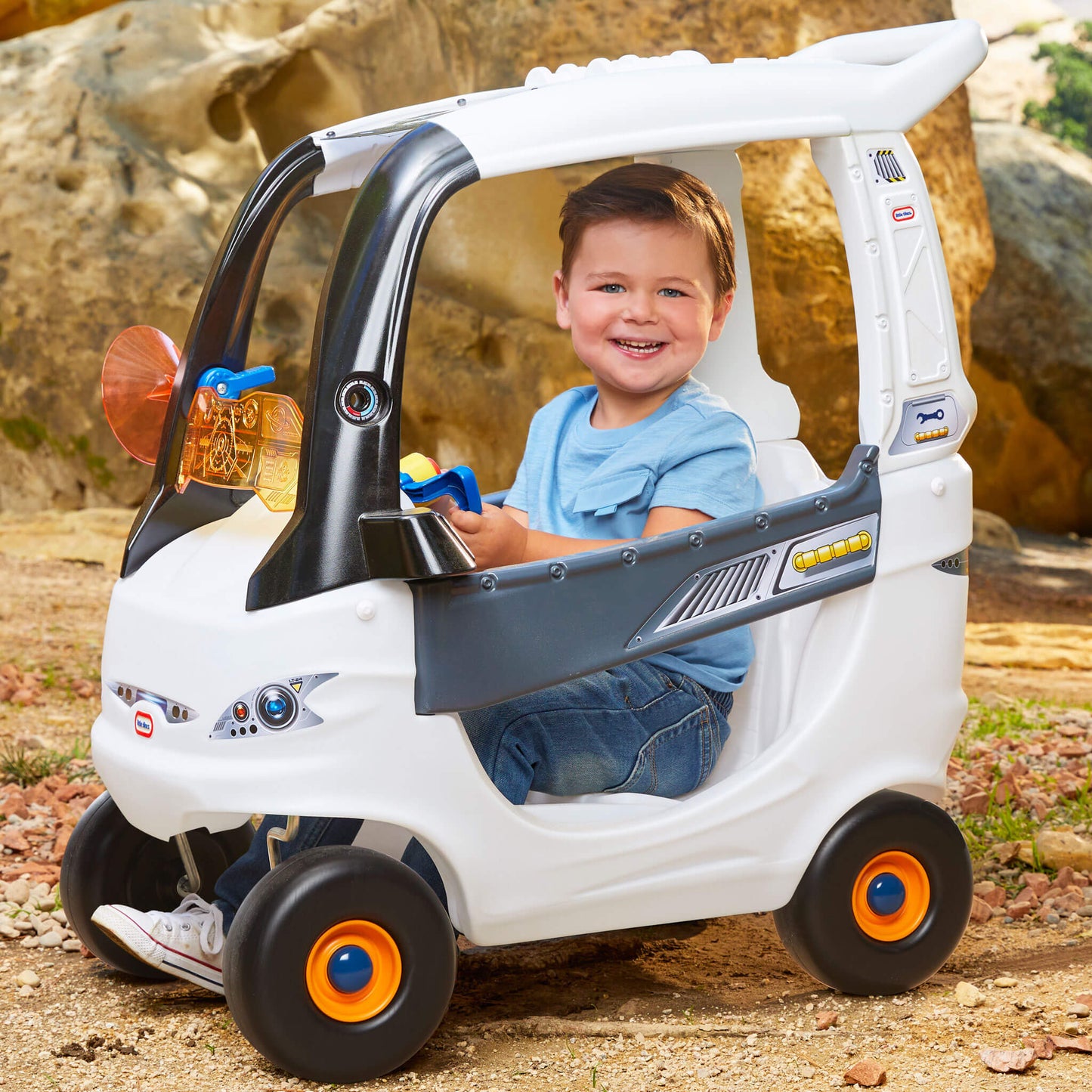 Adventure Rover – Space-Themed Ride-On Toy / Little Tikes Trusted