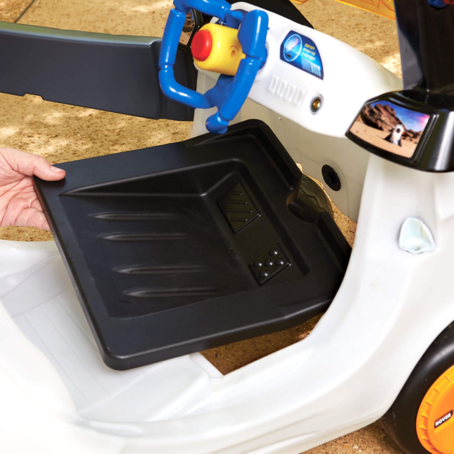 Adventure Rover – Space-Themed Ride-On Toy / Little Tikes Trusted