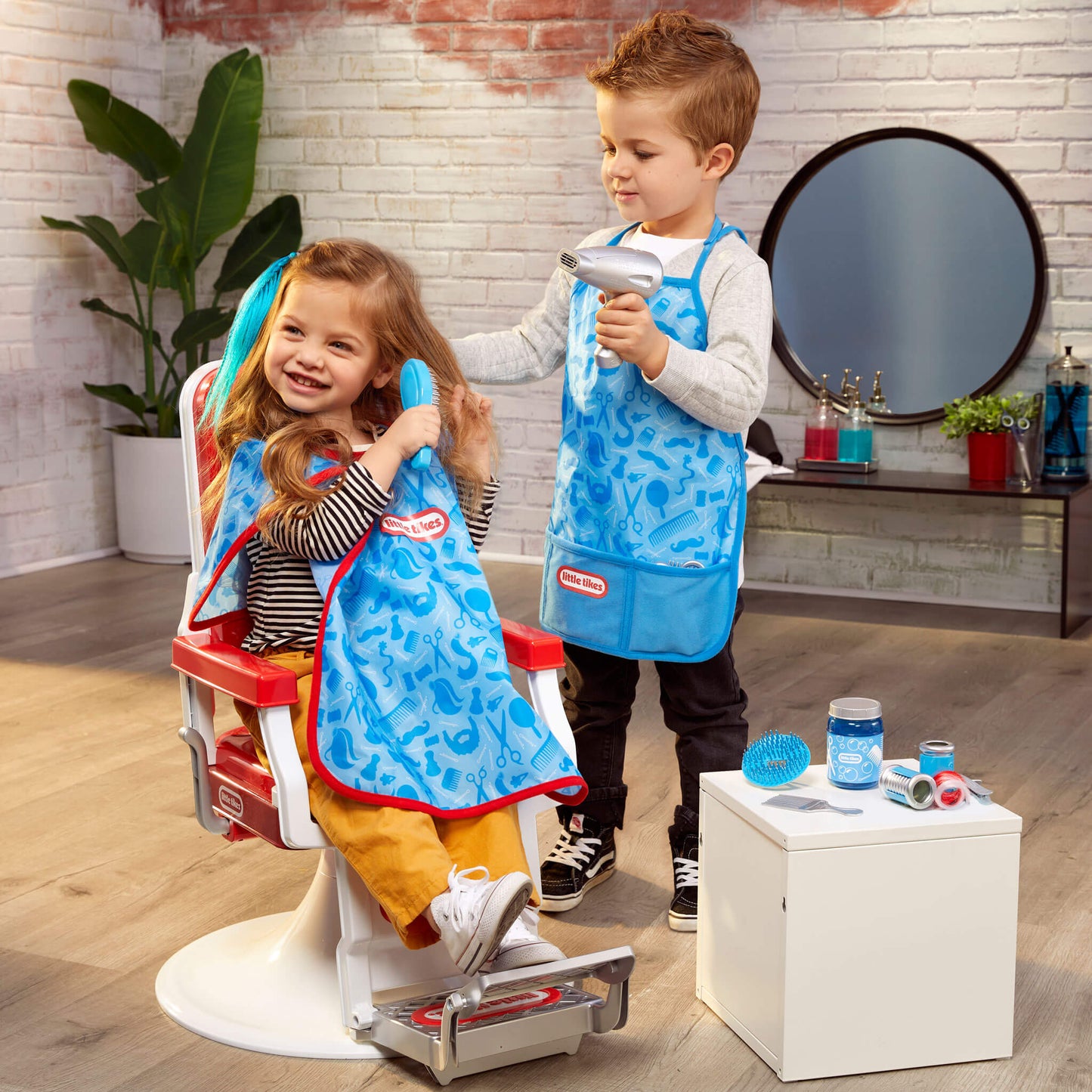 Hair Salon / Little Tikes New