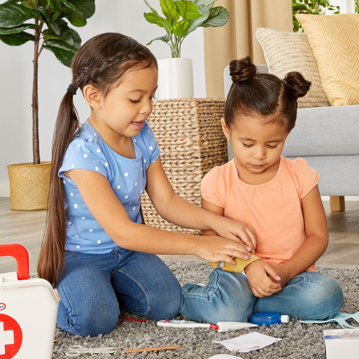 First Aid Kit – Pretend Play Medical Set / Little Tikes Classic