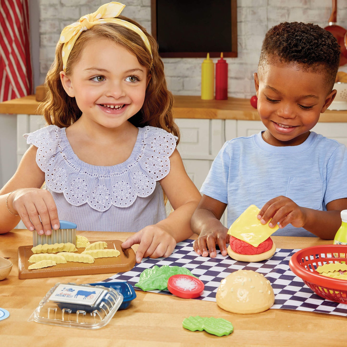Creative Chefs Cheeseburger and Fries Kit / Little Tikes Value