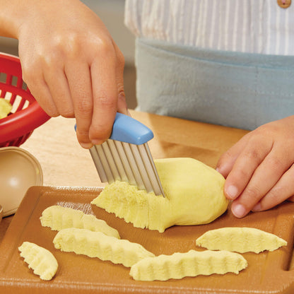 Creative Chefs Cheeseburger and Fries Kit / Little Tikes Value