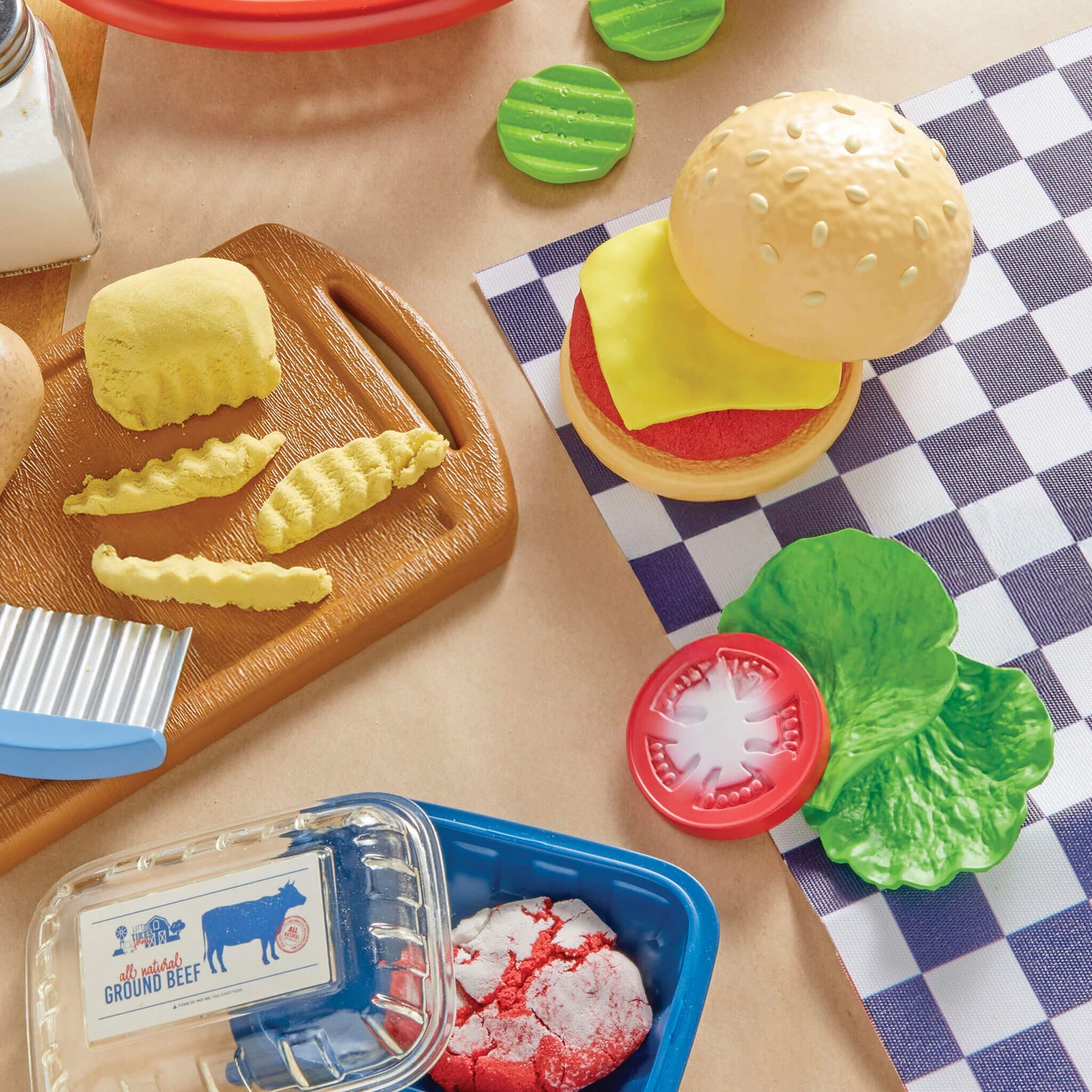 Creative Chefs Cheeseburger and Fries Kit / Little Tikes Value