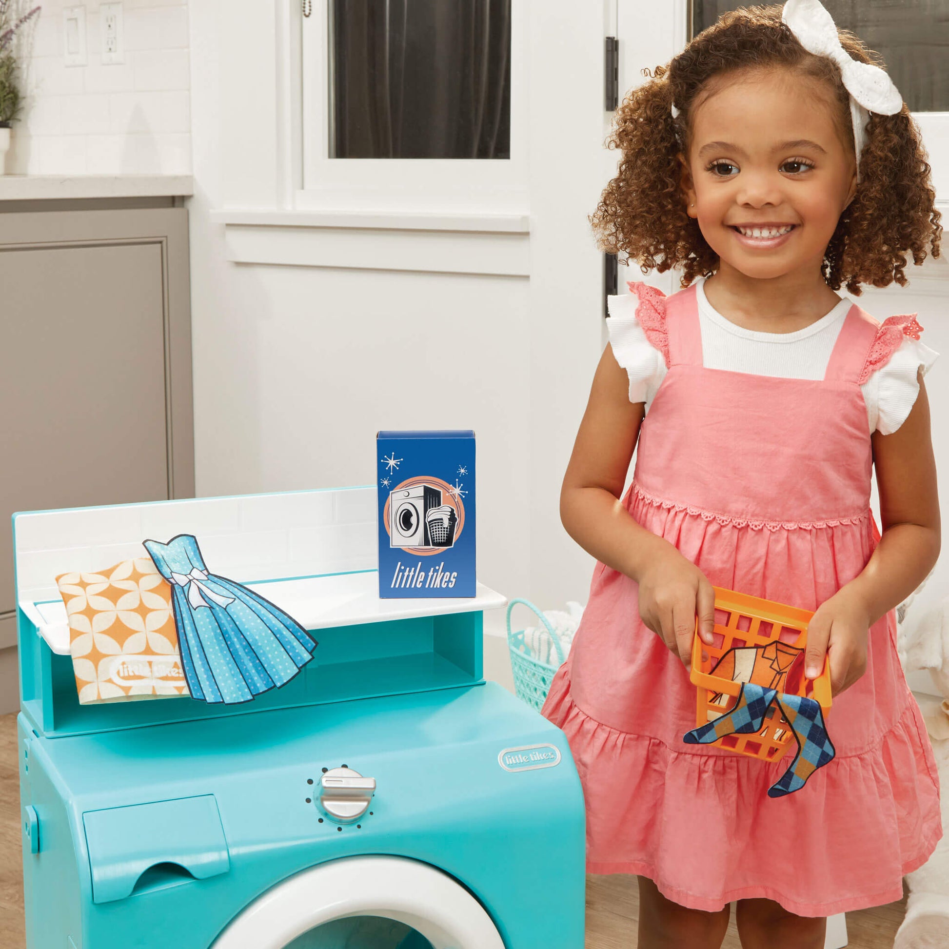 First Retro Washer-Dryer - Pretend Play Laundry Set / Little Tikes Exclusive