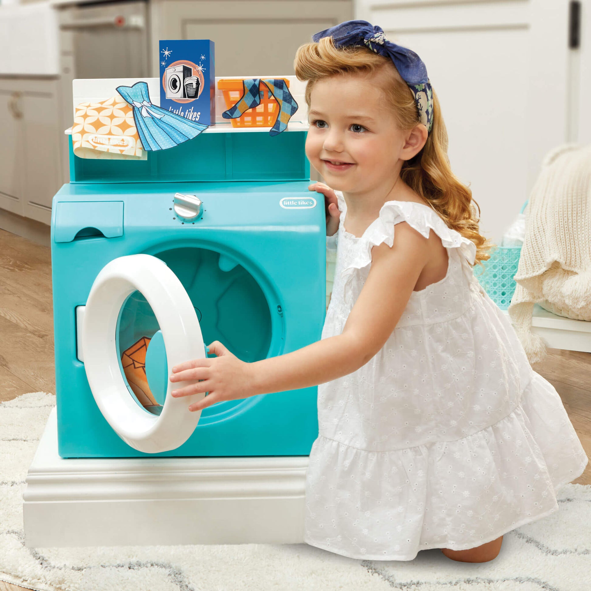 First Retro Washer-Dryer - Pretend Play Laundry Set / Little Tikes Exclusive