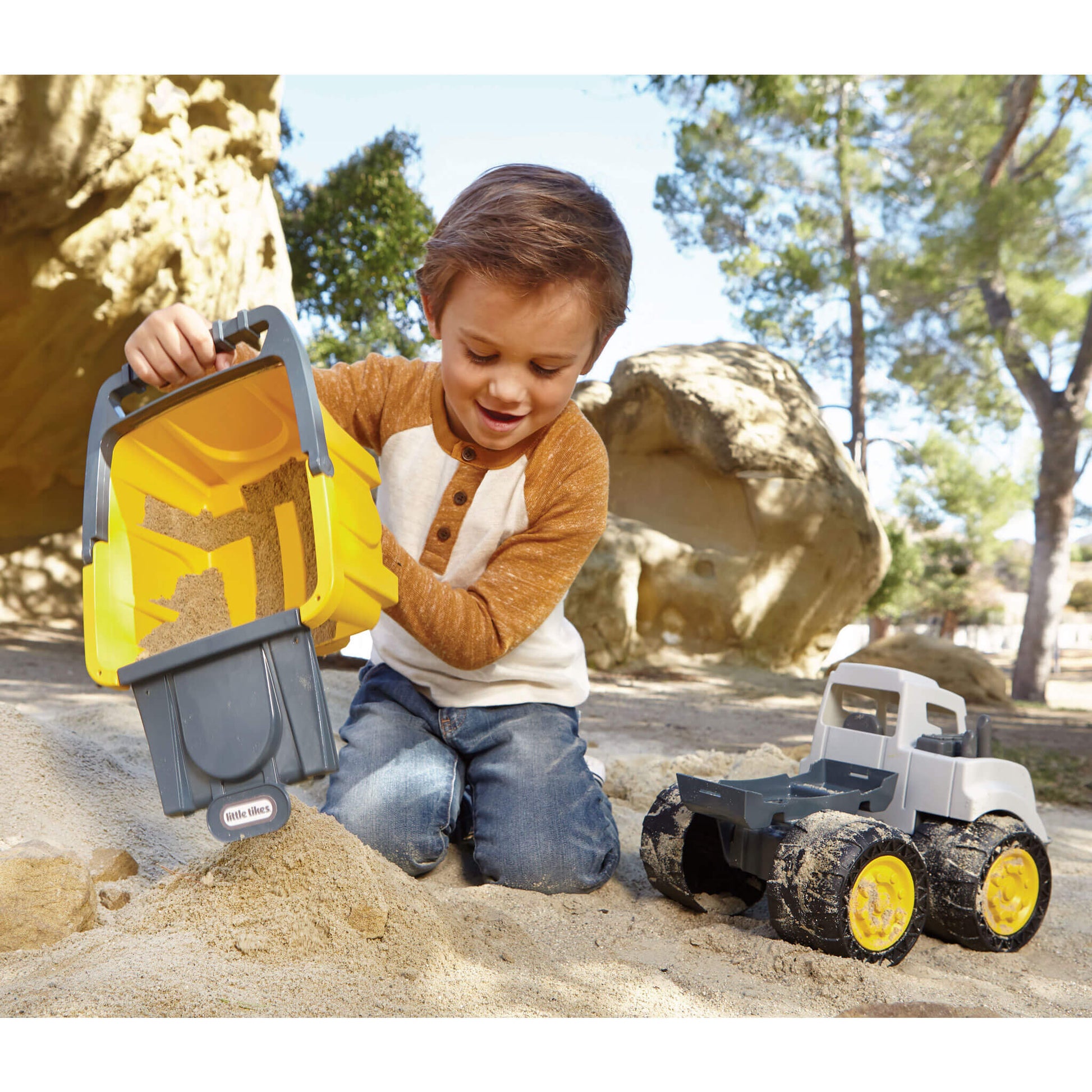 Dirt Diggers™ 2-in-1 Dump Truck / Little Tikes Quality