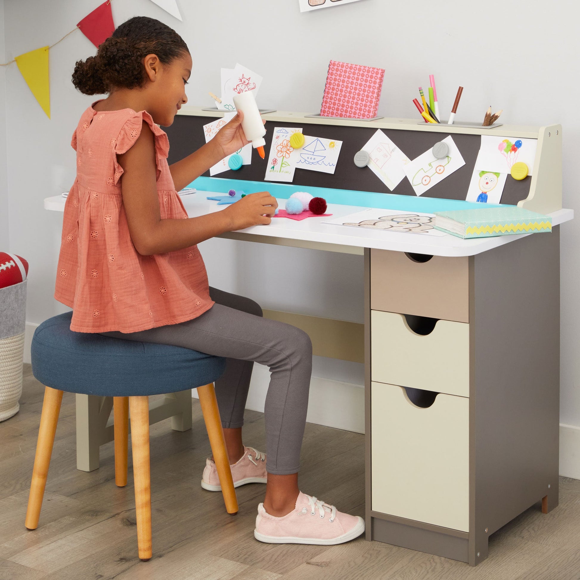 2-in-1 Chalkboard Desk / Little Tikes Trending