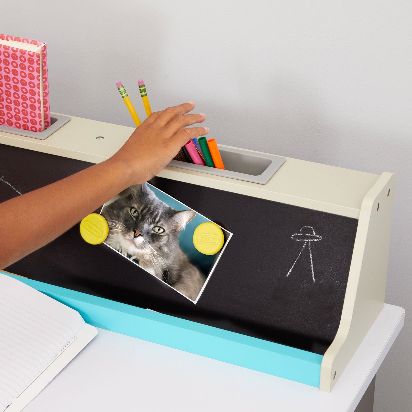 2-in-1 Chalkboard Desk / Little Tikes Trending