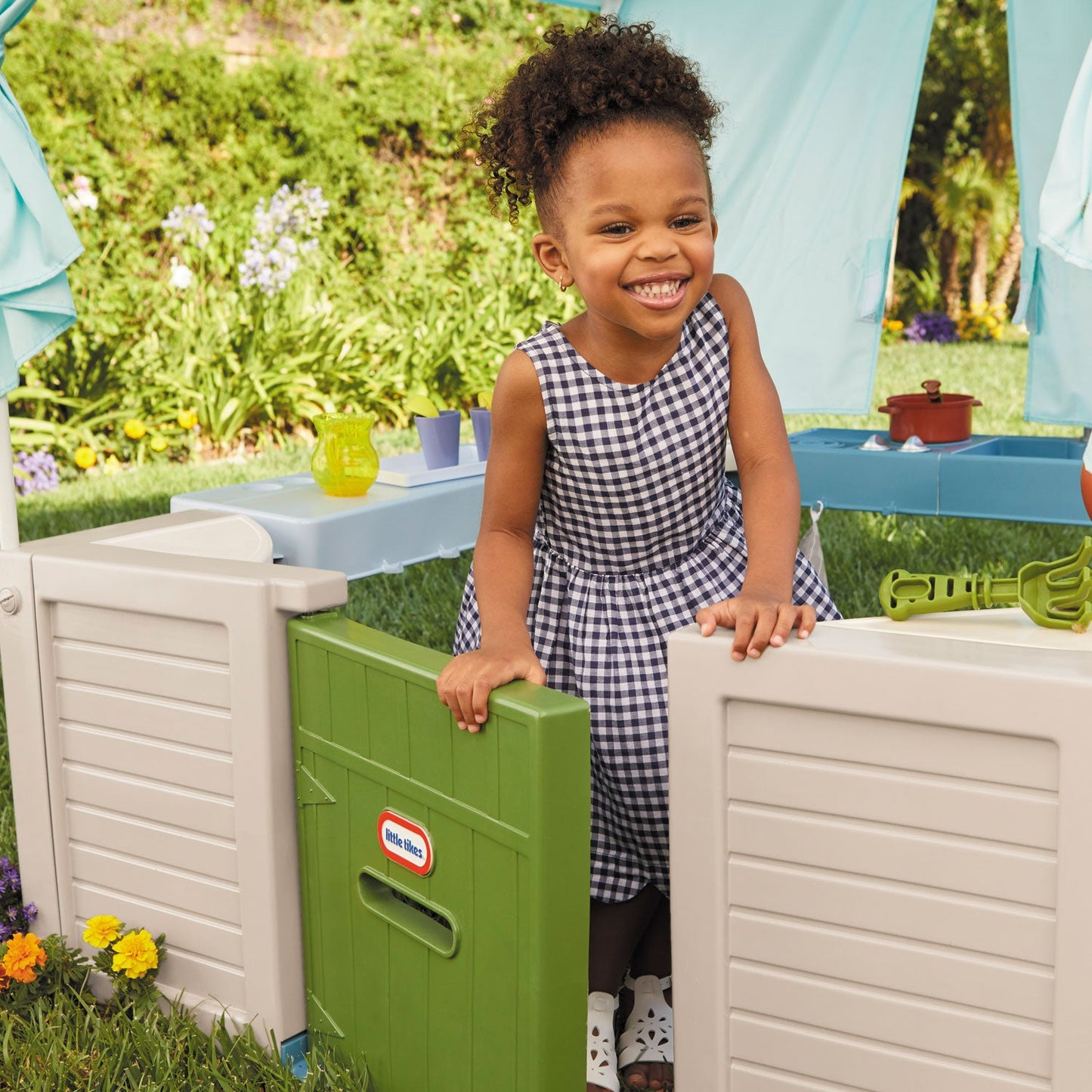 Backyard Bungalow Outdoor Playhouse / Little Tikes Trusted