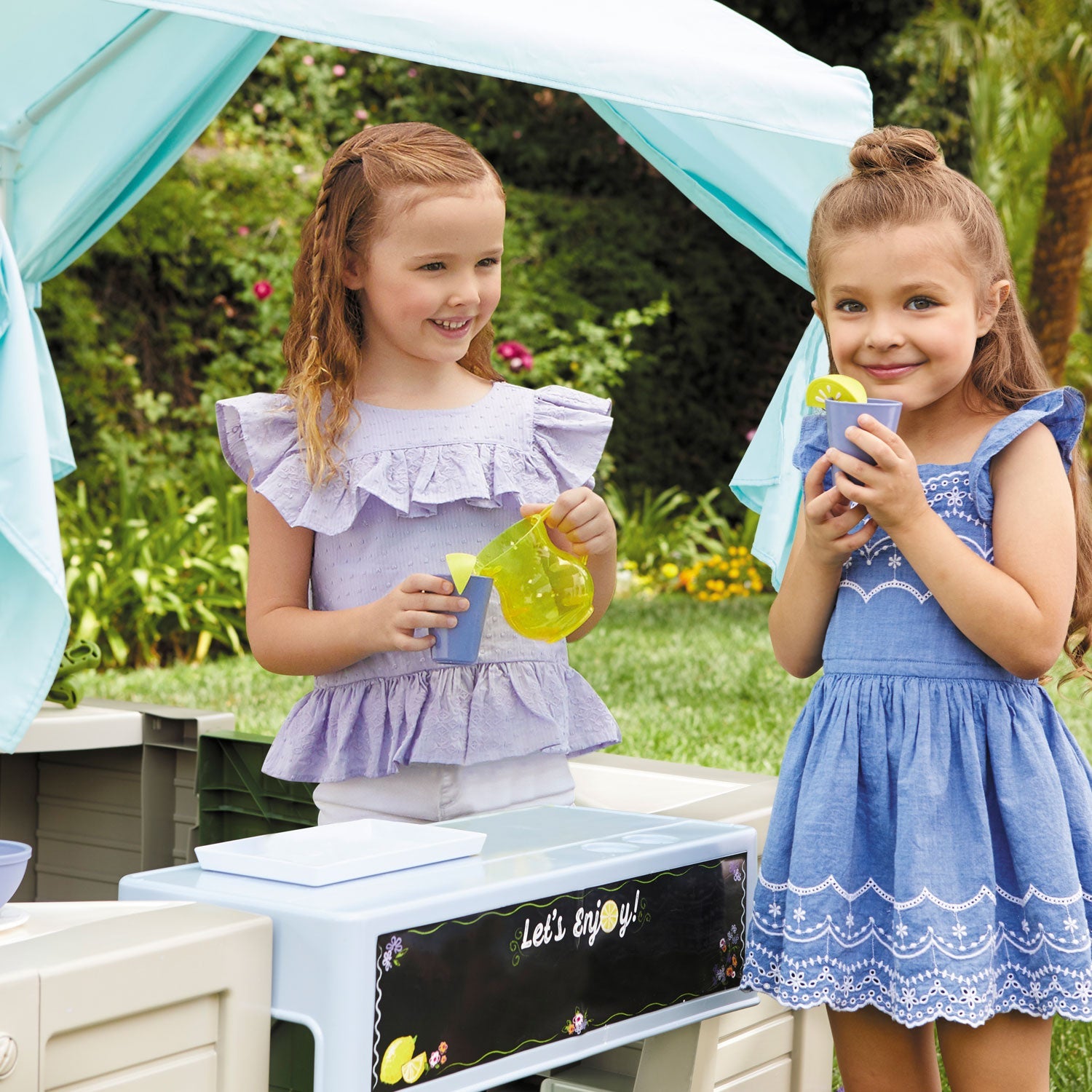Backyard Bungalow Outdoor Playhouse / Little Tikes Trusted