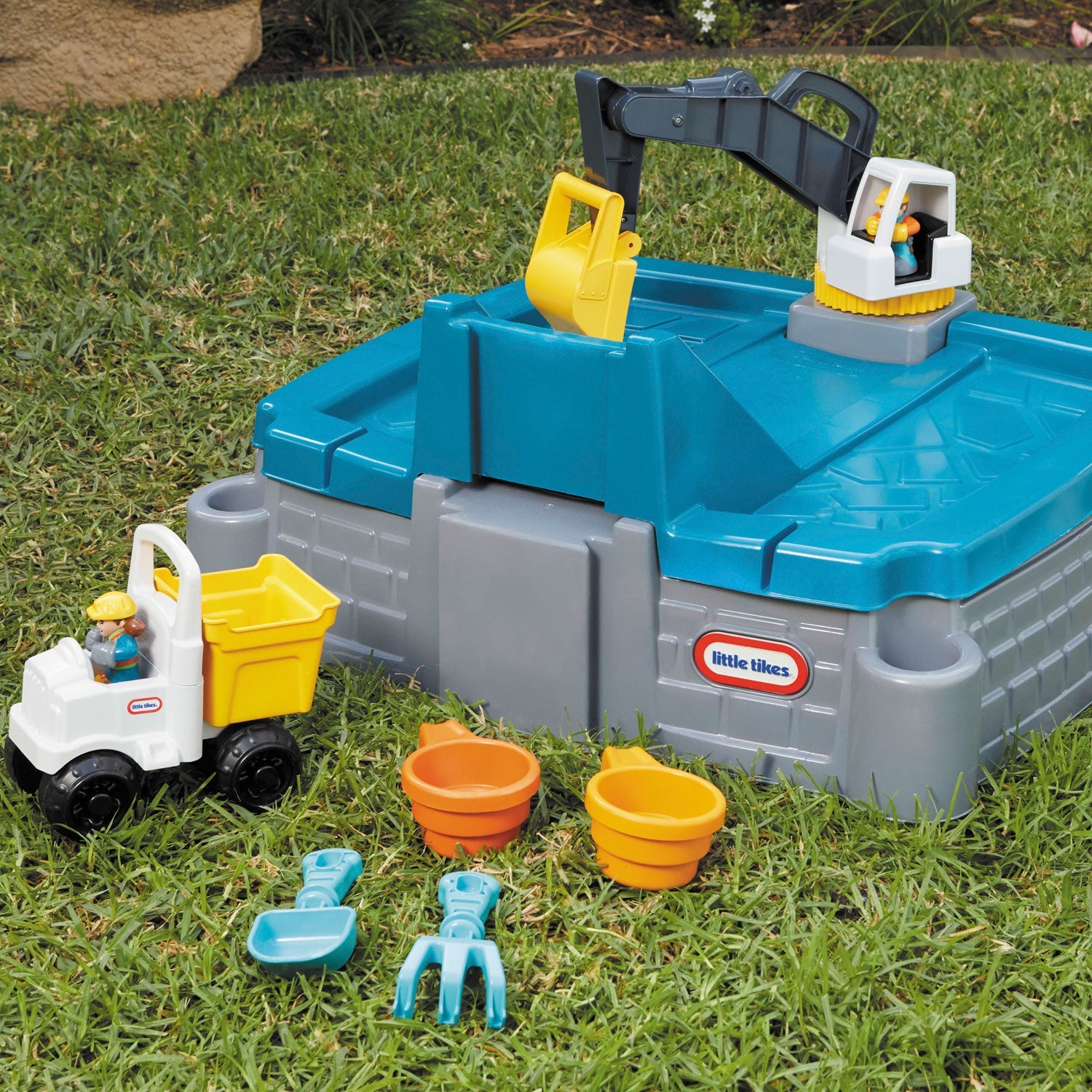 Dirt Diggers Excavator Sandbox / Little Tikes Trending