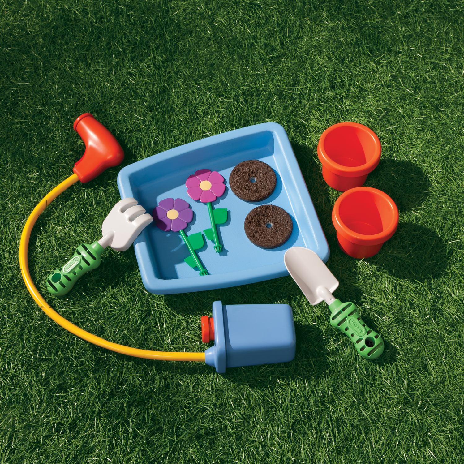2-in-1 Garden Cart & Wheelbarrow Toy / Little Tikes Exclusive