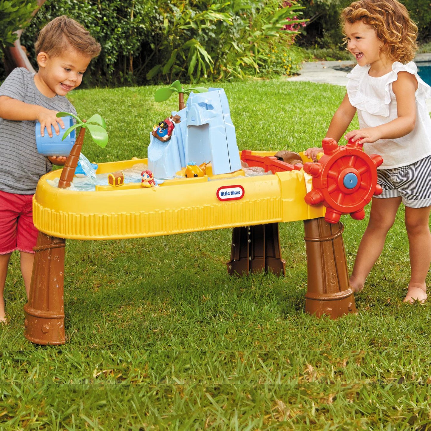 Island Wavemaker Water Table / Little Tikes Featured
